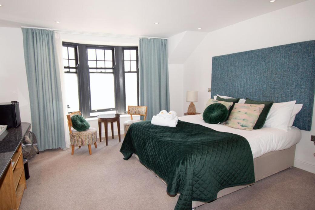 Beachcliff Rooms & Apartments Кардиф Екстериор снимка