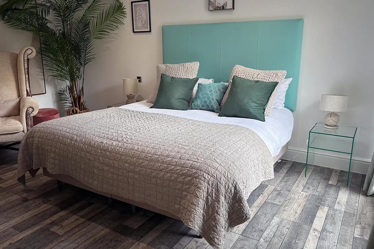 Beachcliff Rooms & Apartments Кардиф Екстериор снимка